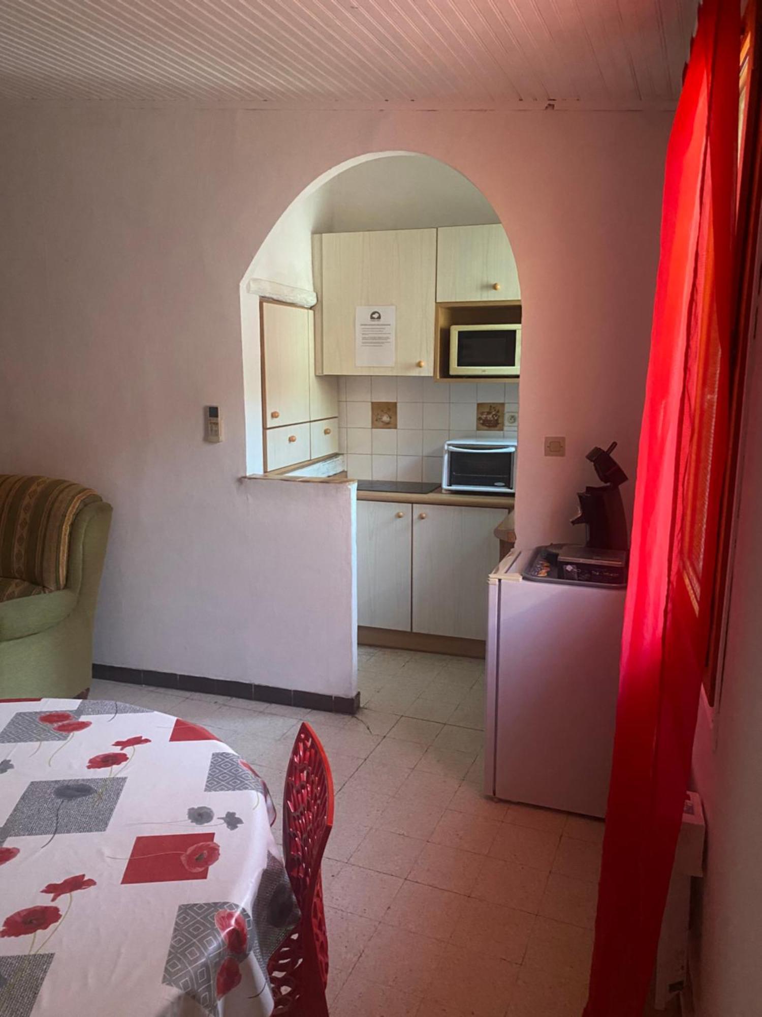 Maison De Ville Proche Mer, En Camargue Sur Le Chemin De Saint Jacques De Compostelle, Clim Reversible Vauvert Exterior photo